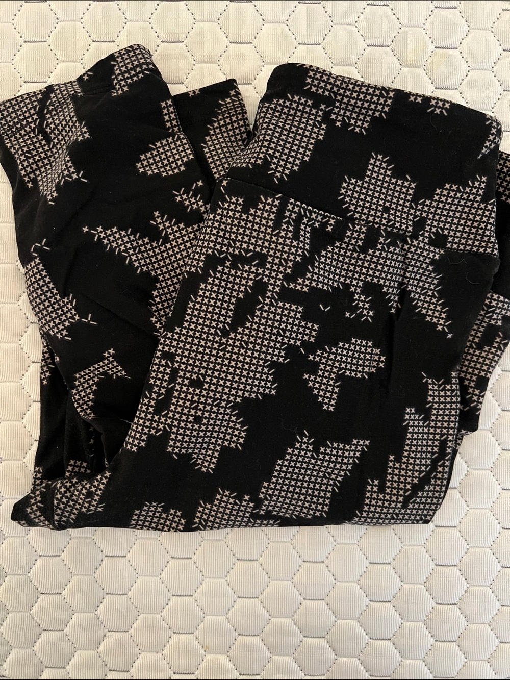 Black and Cream Houndstooth Leggings LulaRoe One Size